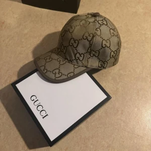 guccikepsar 10 st för 1500 - Finns flera olika modeller om ni vill se andra skriv till mig. Fungerar också att köpa en. 