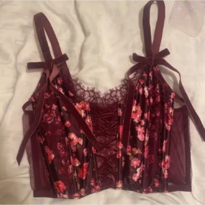 Victorias secret topp - Ny med prislapp! Org pris 800kr. Korsett-topp🩷Tar emot prut.