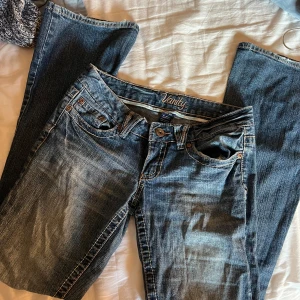 Jeans blåa - Säljer dessa lowrise flare jeans❣️