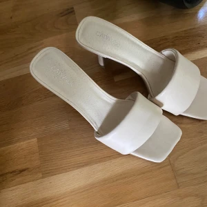 Klackar - Fina klackar, passar perfekt till bal. Andvända en gång. Priset går att diskutera!