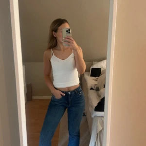 Jeans Blå - Blå bootcut jeans från gina! Bra skick!!✨Srl 34