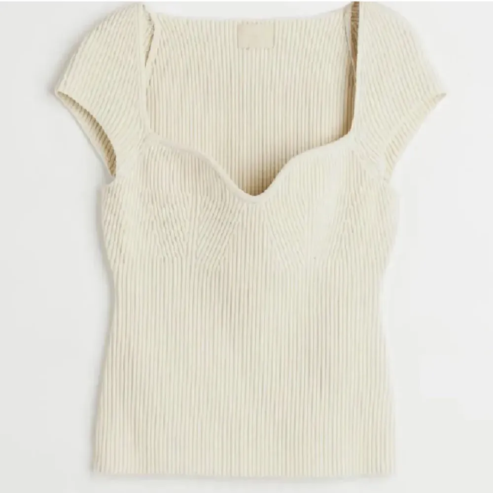 Så fin ribbad tröja från H&M, säljer då den inte kommer till någon användning 💕. Tröjor & Koftor.