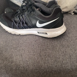 Nike skor St:37,5 6/10 skick kan sänka pris - Skick 6/10 