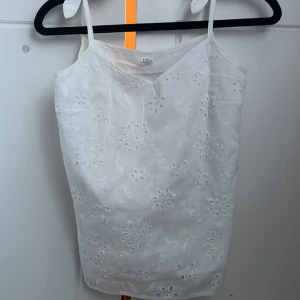 Gullig topp - En gullig topp som aldrig kommer till användning. Är i ett jättebra skick