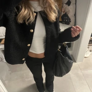 Gina tricot kofta - Jättefin bara andvänd 1 gång. Priset går inte att diskuteras