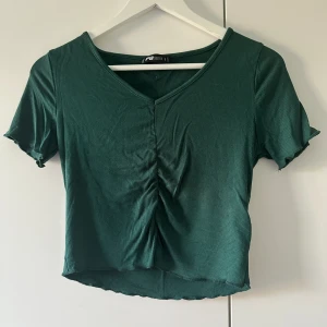 Grön tröja - Grön tröja, aldrig använt så i väldigt fint skick 