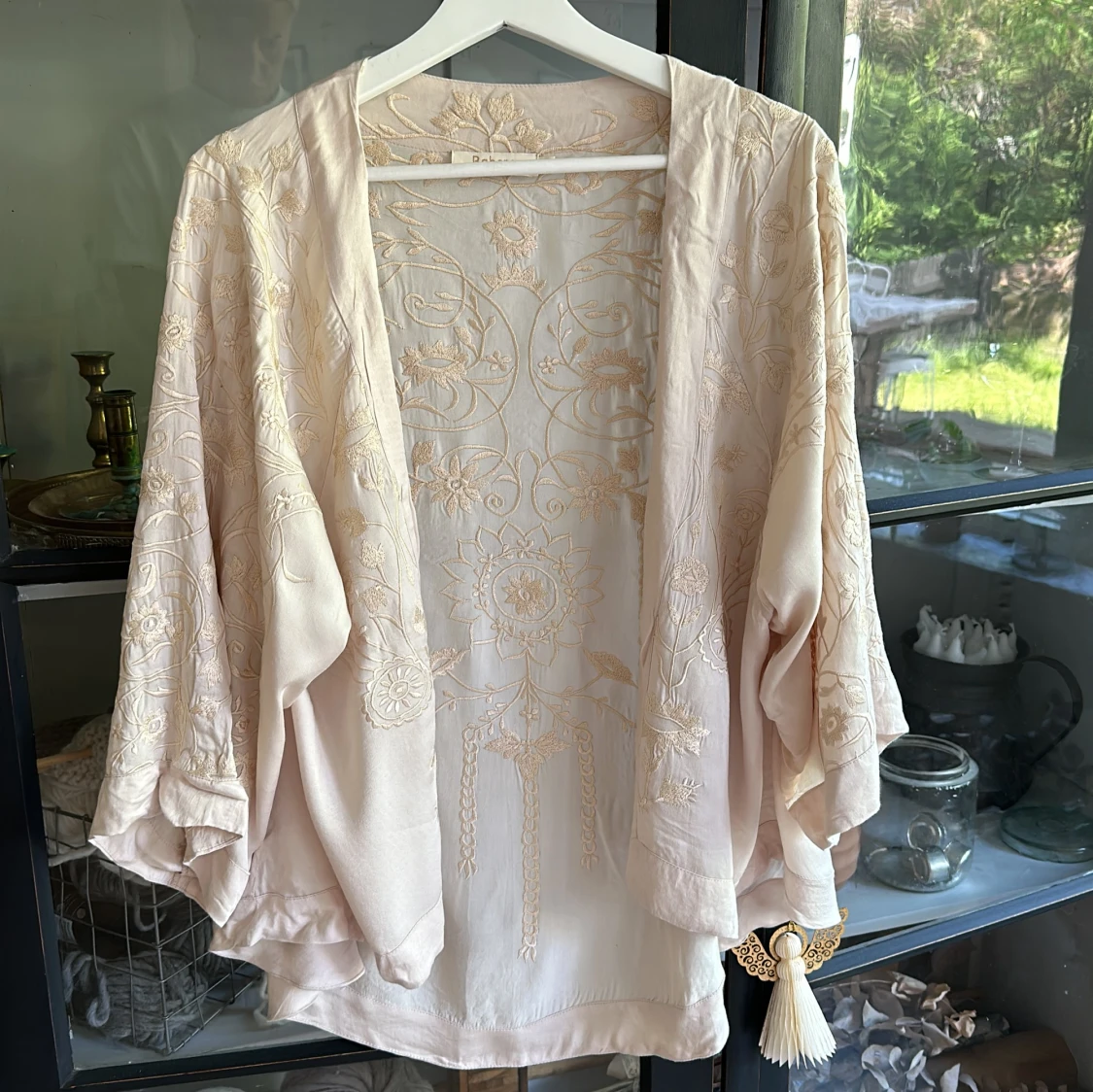 Superfin topp med brodyr från Rabens Saloner