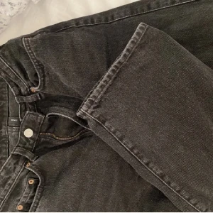 Weekday jeans 🤍 - Jeans ifrån weekday i modellen rowe 💘 nypris 500kr