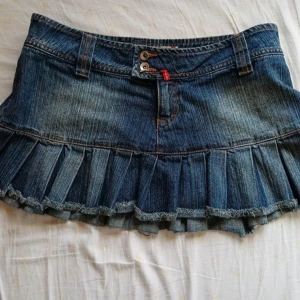 Volang jeans kjol - Skit snygg volang jeanskjol!!  BARA OCH BUDA SKRIV VAD NI KAN KÖPA FÖR TILL MIG!