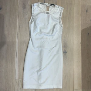 Klänning  - Kort klänning från zara i mycket bra skick 