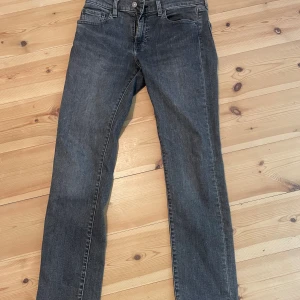 Levis Jeans 511 - Levi’s 511. Stretchiga jeans, modell 511, i bra skick. Storlek W30L32.