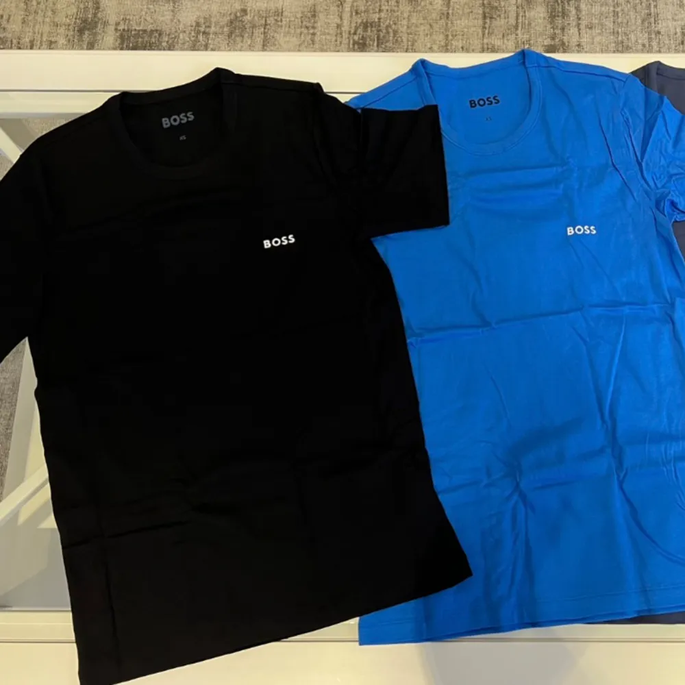 Nya boss T-shirts 2-pack  Svart & blå Storlek - XS  . T-shirts.