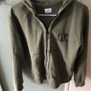 Cp company hoodie  - Skick 7/10 storlek 12 y passar 154-160 