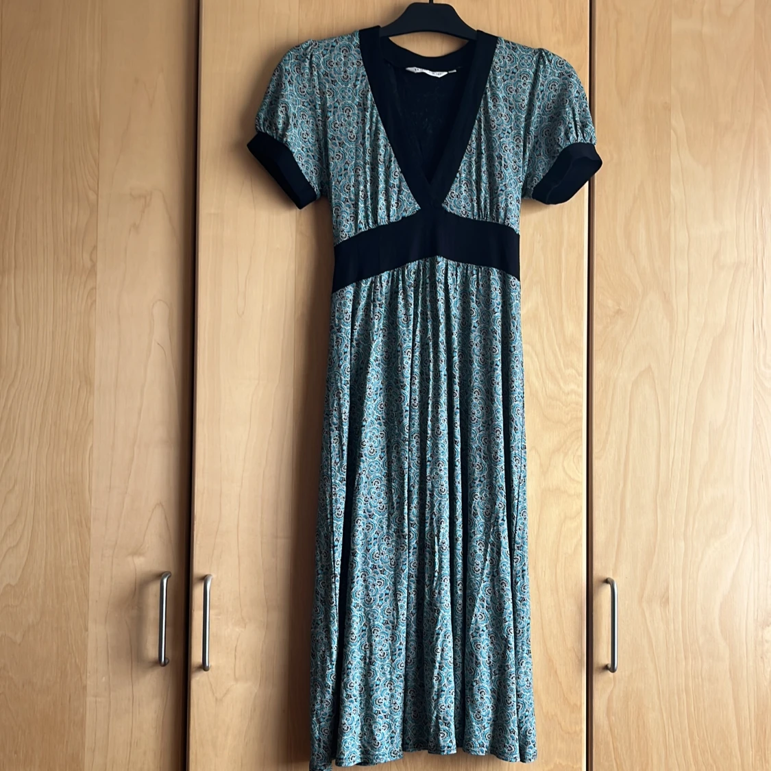 Kortärmad stretchig klänning 