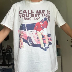 Tyler the creator T-shirt  - Cool Tyler the creator T-shirt. Vet inte märke då den är köpt second hand, står inte heller någon storlek men uppskattar den till en L/XL. :) OBS tror inte att det är en merch. Benvit/ beige. 