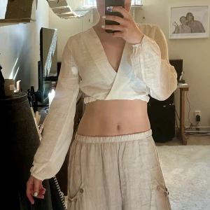 Linne topp - Söt crop topp från Pull & Bear som aldrig kom till användning, storlek S, helt ny