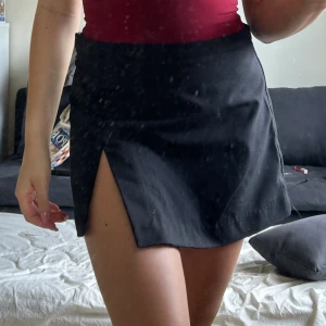 mini Kjol - Kjol från Weekday. Storlek S. Har fortfarande taggar