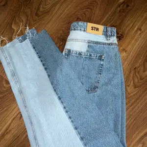 STR jeans till salu, storlek 40 Nyskick 10/10 Ingen användning för de ej passa Tveka inte att höra av dig vid fundering/frågor !  