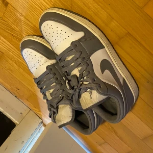 Air Jordan 1 low - Använda kanske 4 gånger pågrund av att dom va för små för mig
