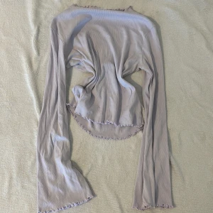 Lila långärmad tröja - Ny, aldrig använd, söt, bra skick