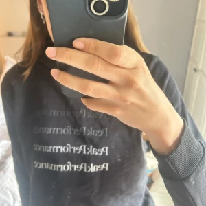 Peakperformance hoddie - Aldrig använd. Storlek 170 men passar xs/s