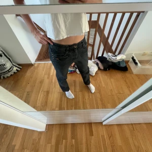 Low Waits jeans - Snygga lowaist jeans med inbyggd leopard mönster vid slutet av byxorna!