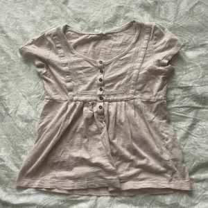 Beige blus - Söt beige blus som inte kommer till användning🫶