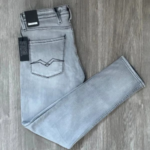  Replay Anbass jeans  - Replay Anbass jeans | Skick 9/10 | Storlek 31/32 | Ny pris ca 1600 | Pris 499 | bara skriva vid fler frågor |