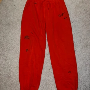Nike mjukis byxor - Oanvänd, säljer på grund av ingen användning. Ord 700