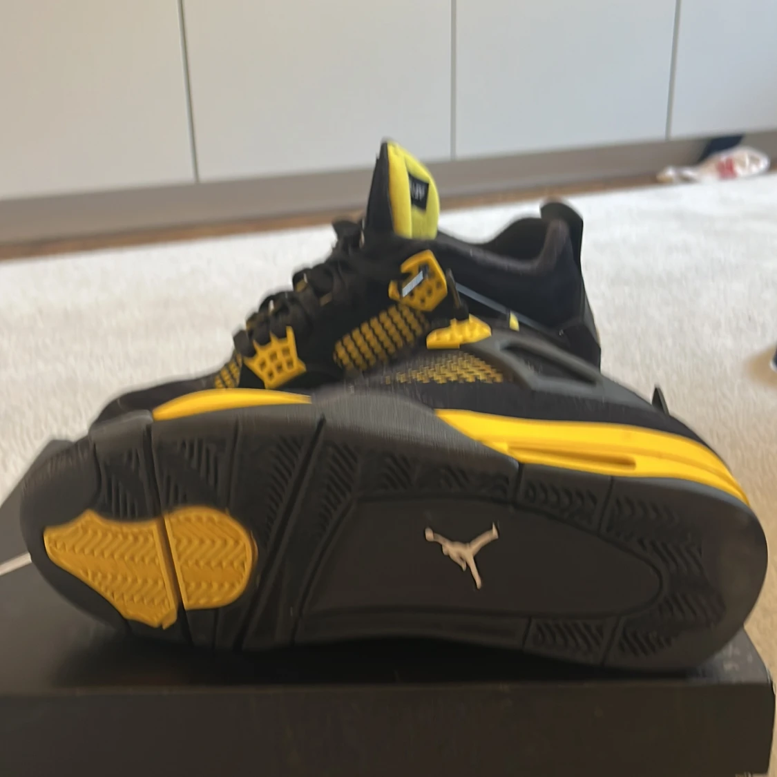Jordan 4 yellow thunder storlek 42 - 90