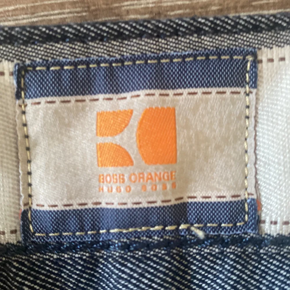 Säljer mina Hugo Boss Orange jeans då dem inte passar mig, dem är 36/32 regular fit skriv i pm om du är intresserad (seriösa endast) köpta för 1500 säljer dem för 500. Jeans & Byxor.