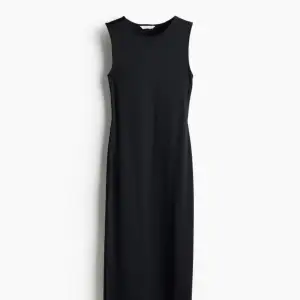 Fin maxi klänning från H&M som är oanvänd, säljer för 170kr! Men kan diskuteras 🫶🏼
