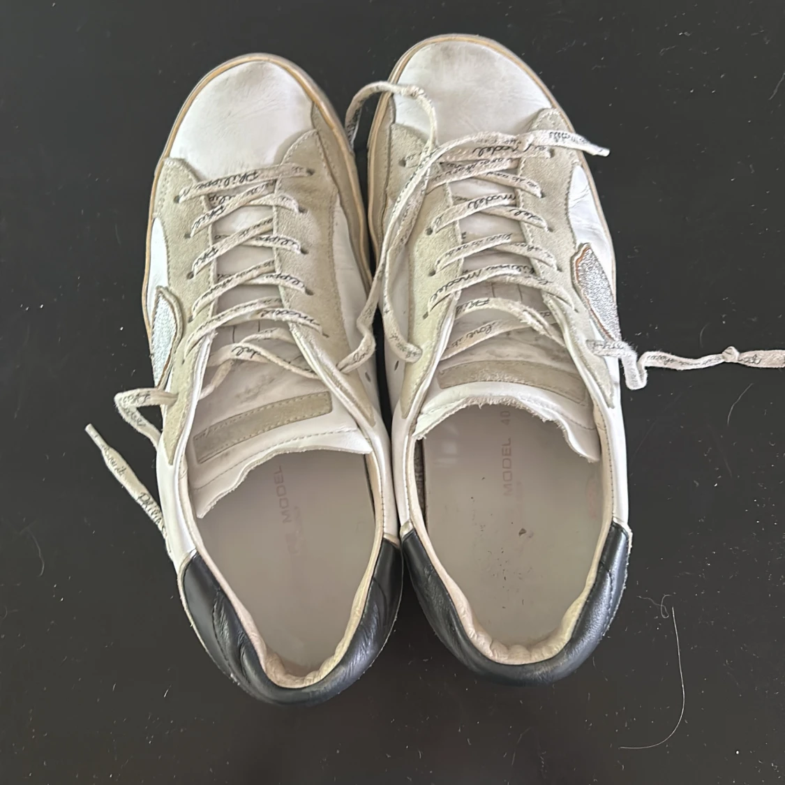 säljer ett par phillipe modells