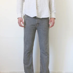 Monten jeans (Bara testade , retur gått ut )  - Säljer nu mina Monten jeans beställde dom tidigare i år men hann inte skicka dom i retur så endast testade aldrig burna. tags, kvitto och orderbek finns. Båda paren storlek 34/34 men sitter mer som en 32/34. Köpta för 1200st säljer för 1000kr  tot.