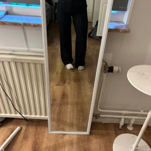 Kostymbyxor  - Säljer dessa kostymbyxor då dom sitter lite för tajt i midjan för mig. Super snygga o sköna kostymbyxor från bull&bear💞