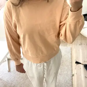 Aprikosfärgad tröja från Zara i storlek 152/XS