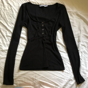 Farfarströja - Superfin farfarströja från NA-KD. Säljer för att den tyvärr inte kommer till användning!