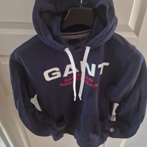 Gant Hoodie - Nästa oanvänd. Ritigt snygg. 