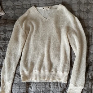 Marni pullover  - Lite små fläckar och lite nopprig men annars bra