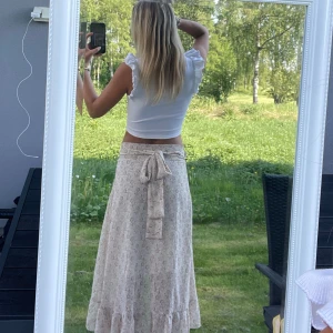 Lång kjol - Superfin kjol som man knyter i midjan 