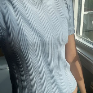 Zara tröja  - En superfin ljusblå tröja från zara. Knappt använd så den är i nyskick! Storlek xs💕
