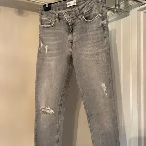 Supersköna stretchiga jeans från Zara, storlek 36 