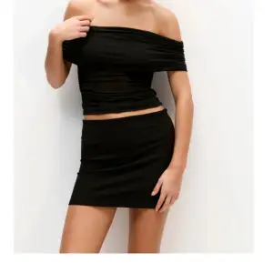 Säljer denna jätte fina tajta kjol då den inte kommer till användning längre💕Har använt den typ 1 gång, så den är i nyskick💕Skriv privat ifall ni vill ha fler bilder💕