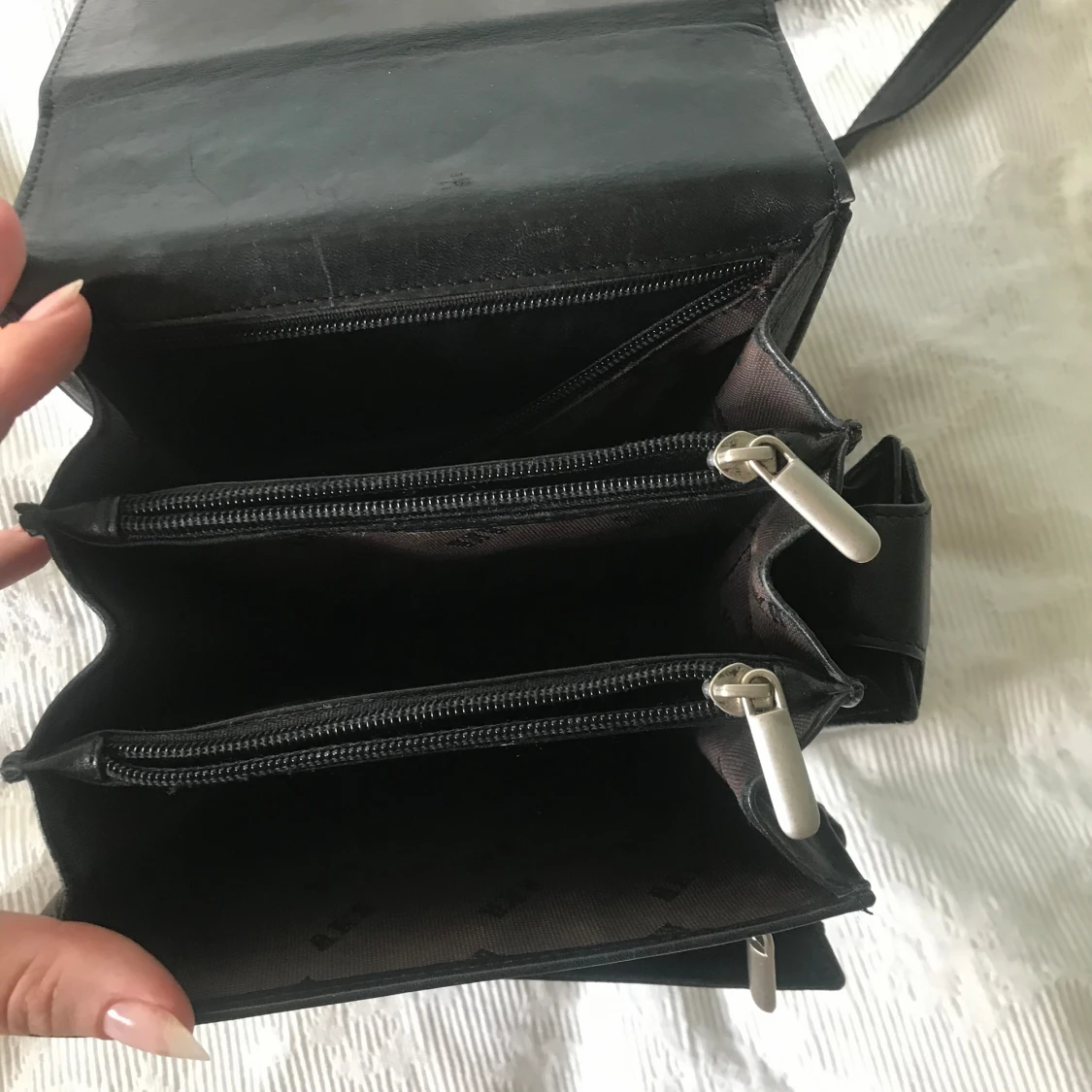 Svart läder väska  - 91