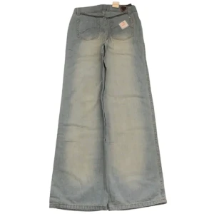 ecko unltd jeans - storlek 27x33,benöppnkng : 26cm  lite tunnare material, knappen är trasig och behöver fixas/ersättas 