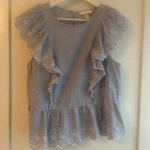 Randig topp  - Fin randig topp som inte kommer till användning längre och i ny skick💕