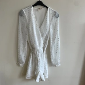 Vit sommardress  - Vit sommardress 