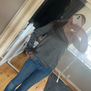 Fest topp - Jätte fin topp perfekt till fest, säljer den då den ör lite förstor för mig💕