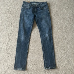 dondup jeans  - hej säljer nu mina riktigt snygga dondup jeans i storlek 32. för fler bilder eller frågor hör av dig i dm!!!