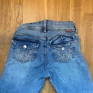 Vintage jeans - Jättefina lite vintage vibe jeans från Hm!